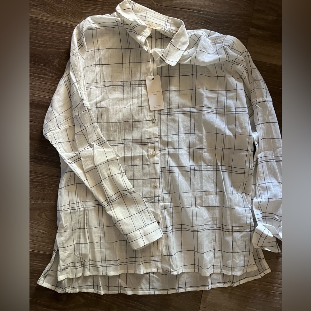 White and Black Casual Button Down Shirt with Classic Style